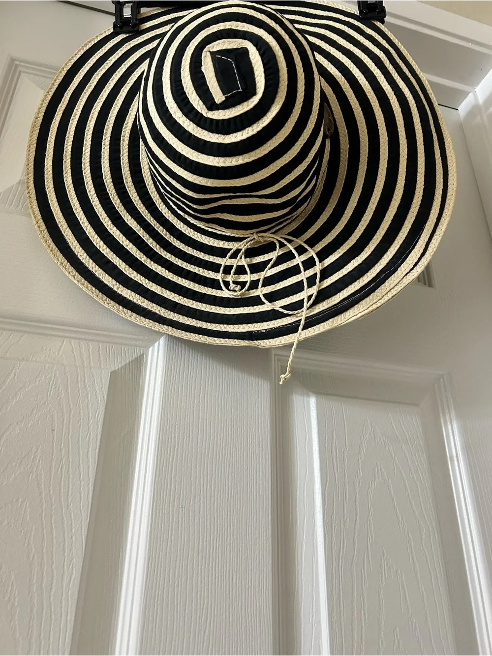 Striped Wide-Brim Sun Hat in Black and Natural